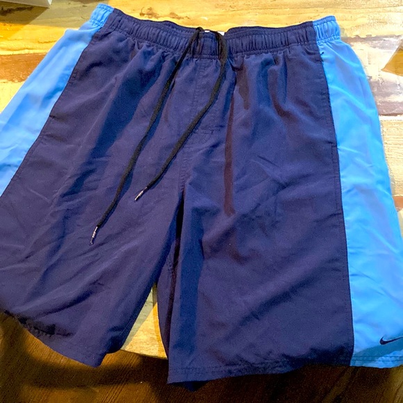 MEN’S NIKE NAVY/AQUA SWIM TRUNKS! EXCELLENT CONDITION! - Picture 1 of 3